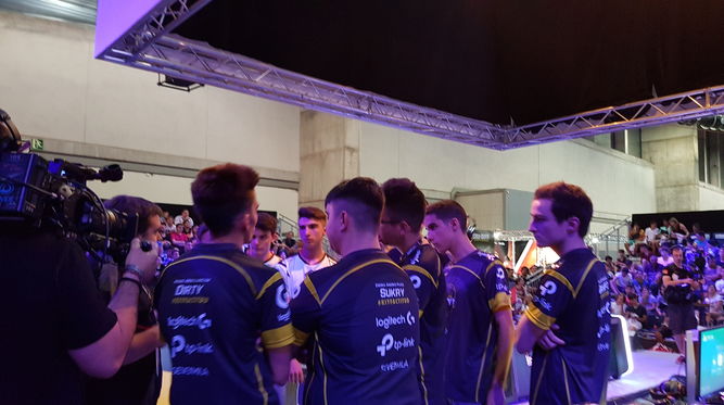 Tensión entre KIYF y Heretics