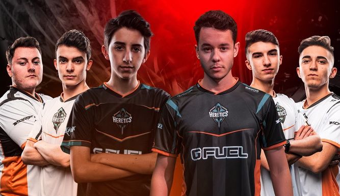 Goorgo y Grefg junto al equipo de CoD de Team Heretics
