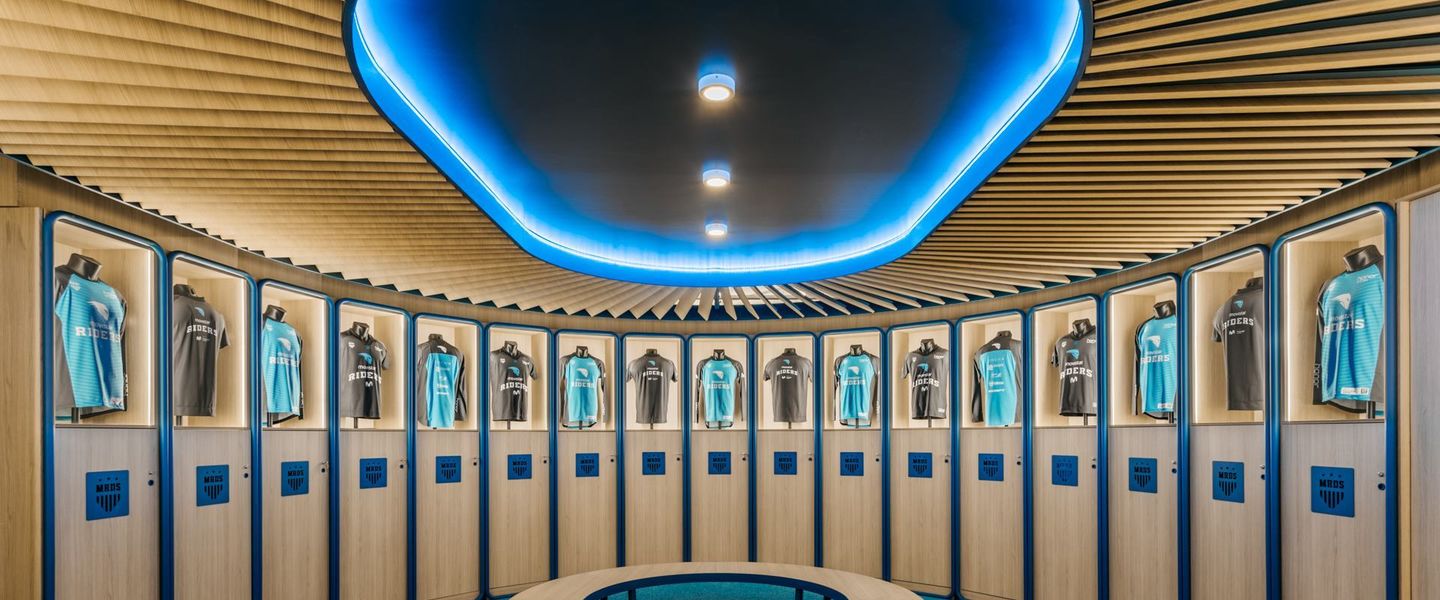 ¿Te gustaría visitar el Movistar eSports Center y conocer a los Movistar Riders?