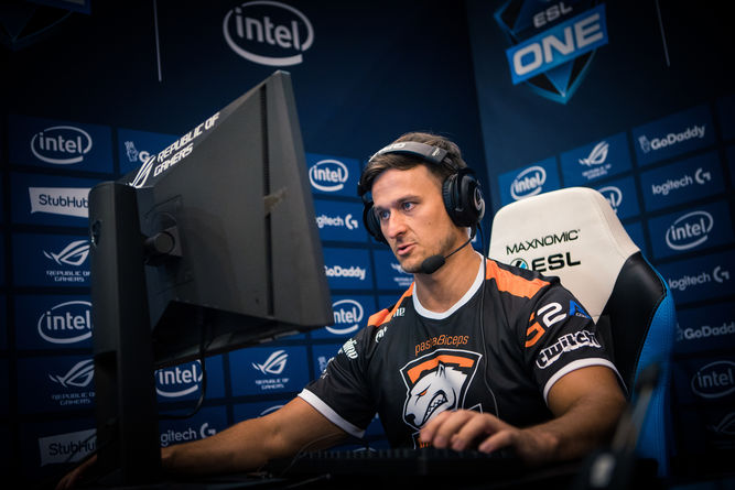 pasha / ESL