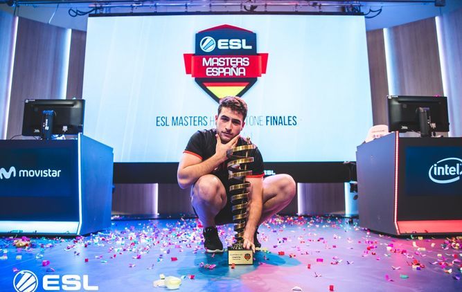 Kaisercillo proclamándose campeón de la primera temporada de ESL Masters HearthStone