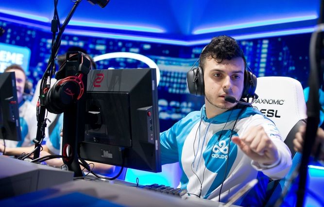 Tarik, en uno de los momentos de su derrota contra FaZe.