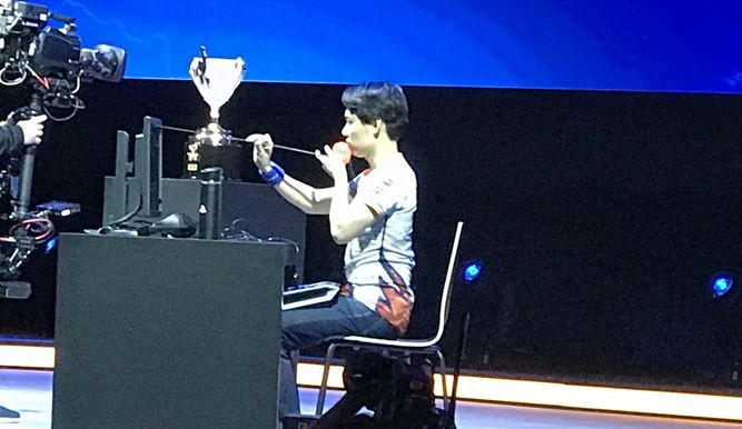 Tokido mantiene las distancias