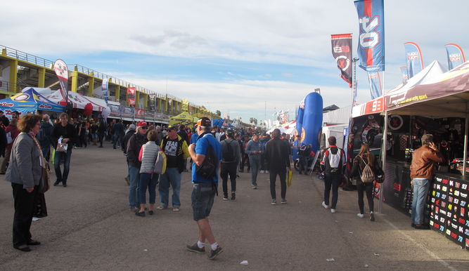 El merchandising está totalmente integrado a cada evento de MotoGP