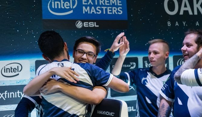 Team Liquid en el momento de la victoria.