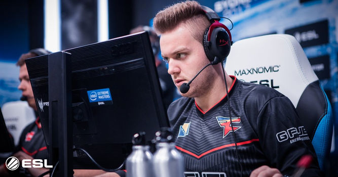 2. Nikola "NiKo" Kovač fue traspasado de mousesports a FaZe por 500.000 dólares. Una cifra histórica en su momento para que la organización norteamericana se haga con el gran talento bosnio.