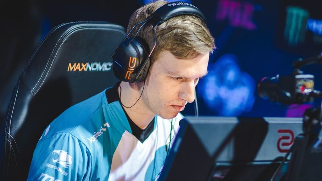 Tyler "Skadoodle" Latham | El 'AWP' norteamericano por excelencia. Diferencial desde la llegada de Counter-Strike: Global Offensive en 2012, lo que le ha permitido pasar por equipos de la talla de Team Curse, iBUYPOWER o en la actualidad, Cloud9. El ELEAGUE Major de Boston en 2018 es su mayor título hasta la fecha pero no el único. La cuarta temporada de ESL Pro League también luce en sus vitrinas.