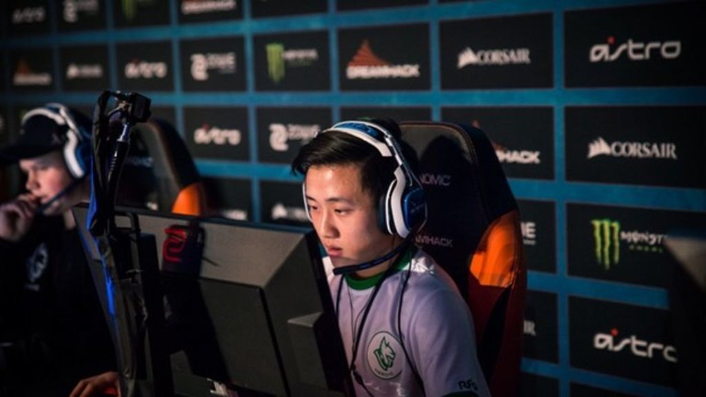 Jakob "JUGi" Hansen | Uno de los 'AWP' más espectaculares del momento. El danés fue protagonista en una disputa contractual entre su actual equipo, Heroic, y tRICKED eSport debido al alto precio de su traspaso. A sus 20 años ya ha sonado en varias ocasiones para reforzar al mejor equipo de su país, Astralis.