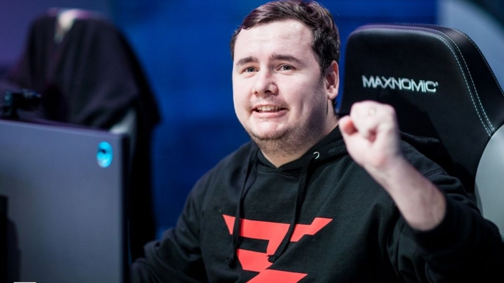 Ladislav "GuardiaN" Kovacs | El mejor 'AWP' del mundo durante mucho tiempo desembarcó en FaZe Clan en verano de 2017 para lograr lo que no pudo con Na'Vi en el pasado, alzarse con un Major. Aunque todavía no se ha producido dicho hito, sí que ha logrado la victoria en ESL One Nueva York durante dos años consecutivos junto con otros títulos como la cuarta temporada de ECS o ELEAGUE Premier.
