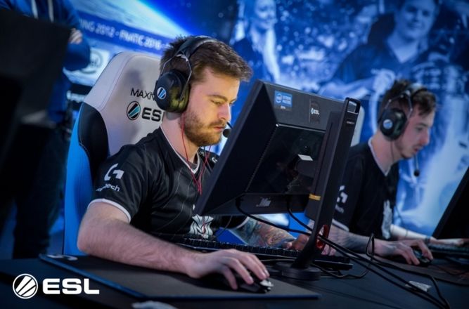 Los jugadores de G2 Esports, al inicio del último mapa.