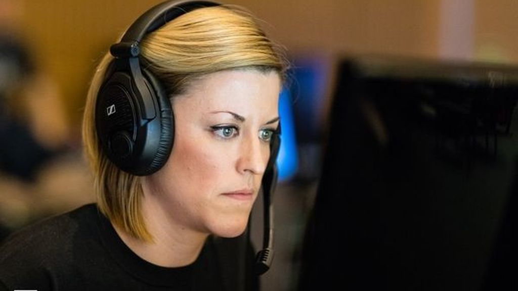 Irene "iRene" Sánchez - Counter Strike | Una figura histórica de los esports nacionales al ser la primera persona que consiguió un salario como jugador de esports. Destacada a nivel internacional con distintos equipos y logrando títulos de enorme importancia.
