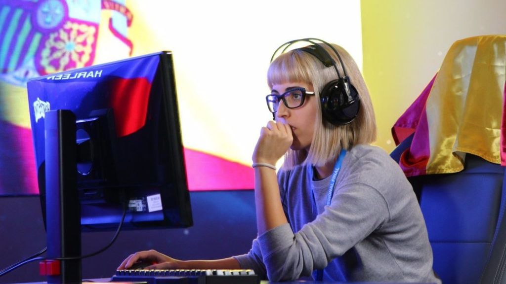 Laura "Arya" Molina - Hearthstone | La más novata de todas las jugadoras que aparece en la galería es Arya, y es que su aparición en la escena del juego de cartas de Blizzard ha sido explosiva. Triunfos en WESG Iberia y Europa que le han permitido viajar a China para las finales mundiales y hacerse un hueco en un club como Baskonia.
