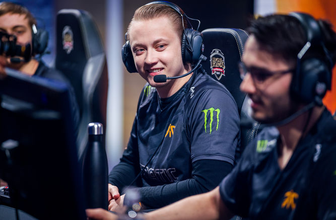 Rekkles domina el marcador occidental con una impresionante actuación.