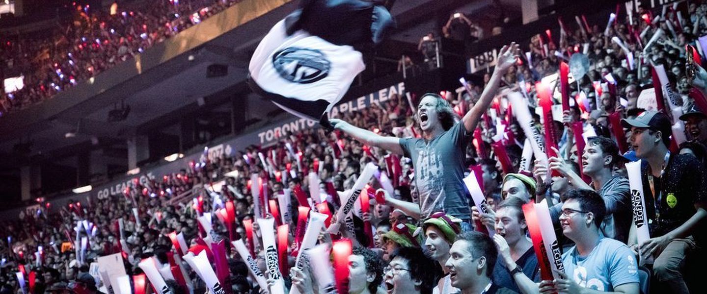 Fan animando a TSM, uno de los mayores clubs de League of Legends