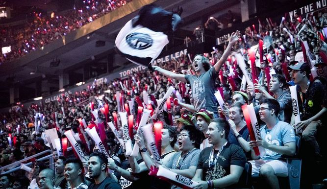 Fan animando a TSM, uno de los mayores clubs de League of Legends