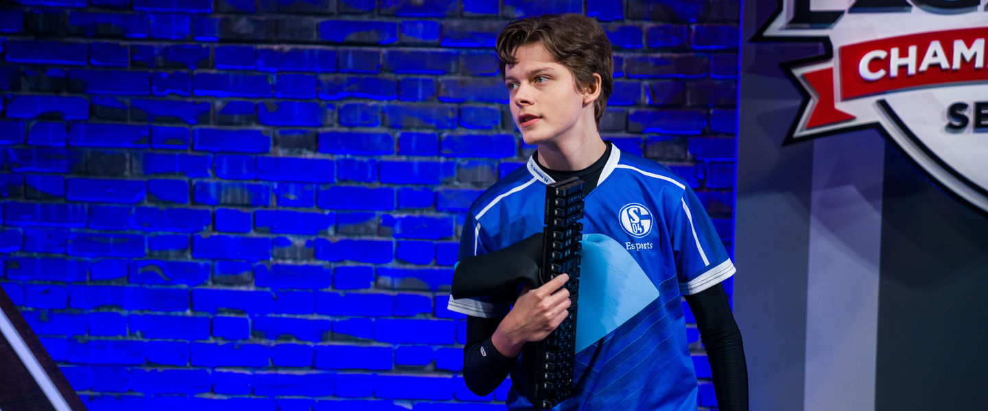 Pride será el sacrificado en el Schalke 04