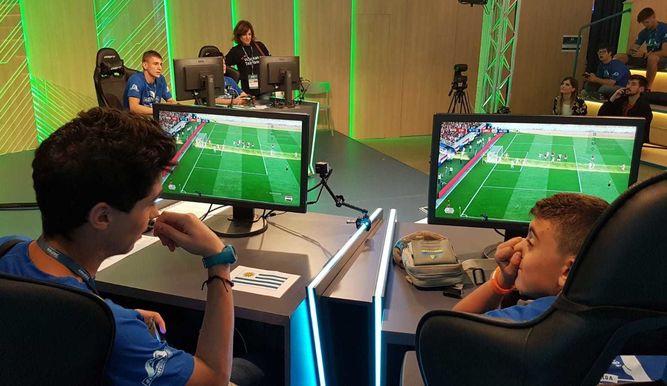 Jugadores del primer torneo de eSports Unificados