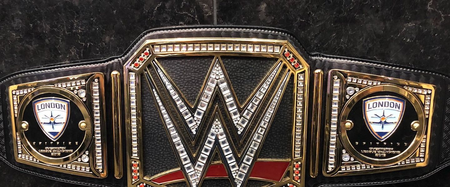 El cinturón de campeón con el que Triple H ha obsequiado a London Spitfire / Twitter Triple H