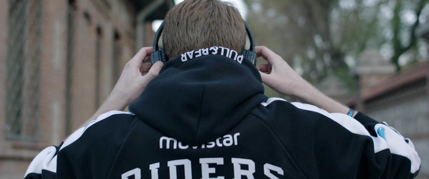 Así es la colección de Movistar Riders para Pull&Bear