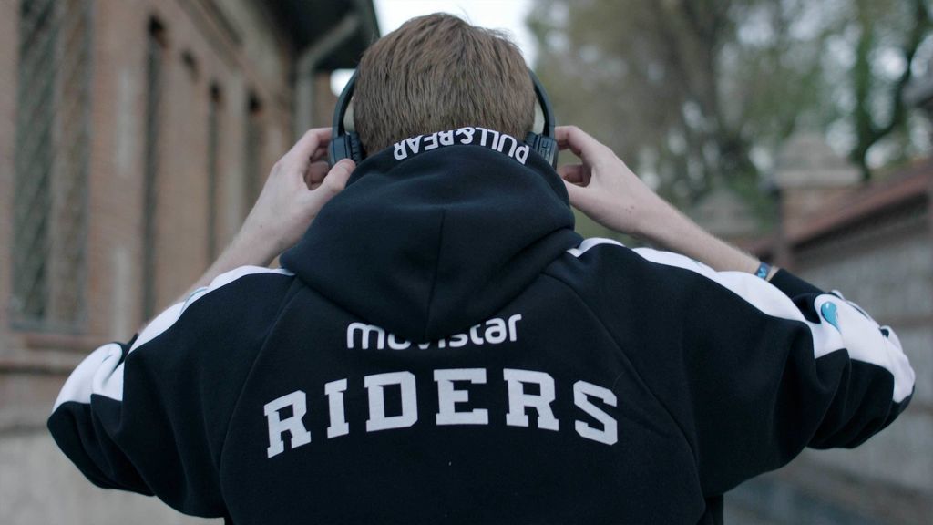 Así es la colección de Movistar Riders para Pull&Bear