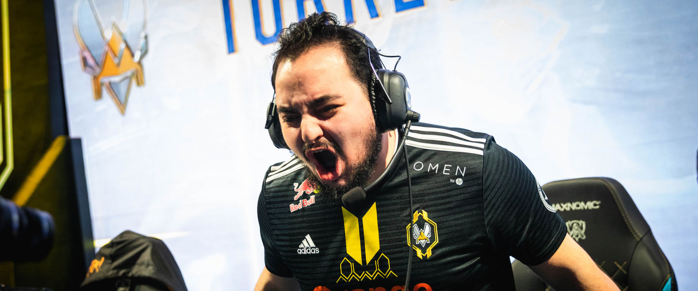 Jiizuke celebrando la victoria ante RNG