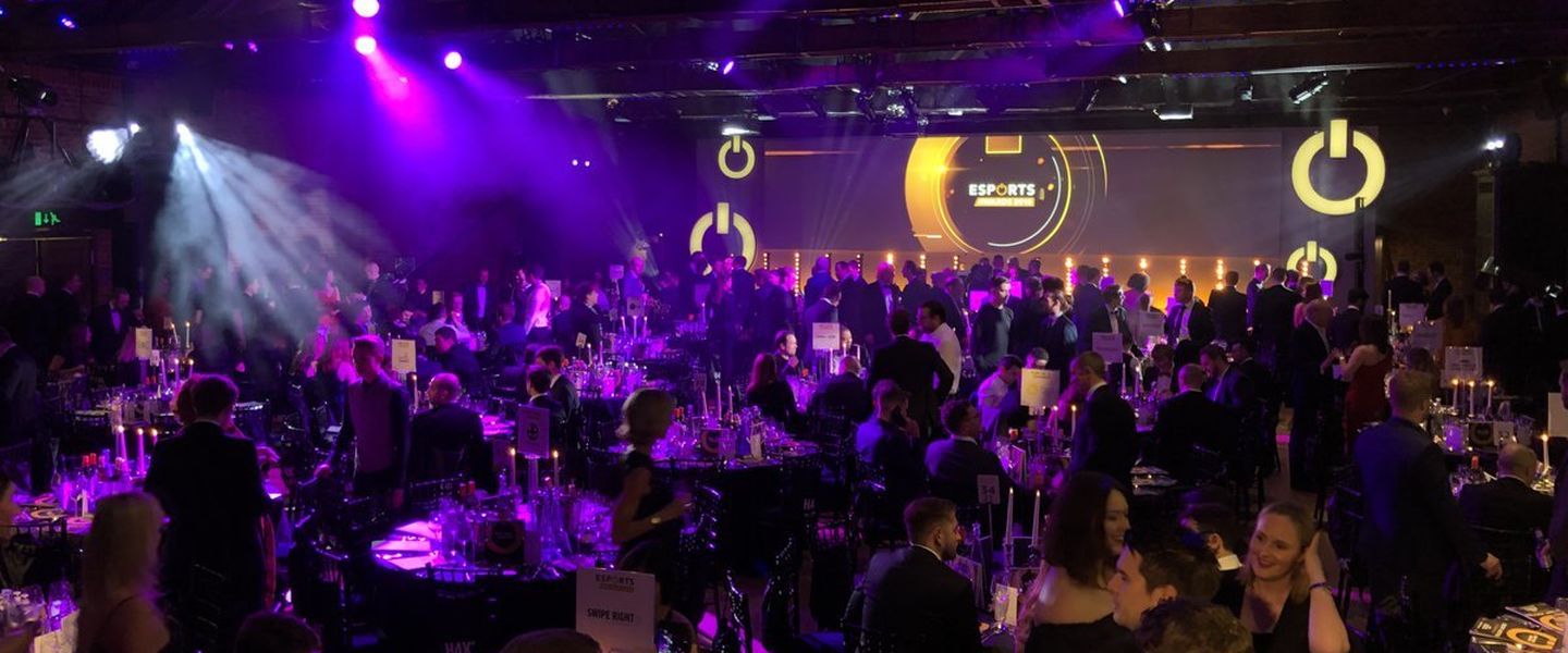 Un conocido youtuber la lía en los Esports Awards