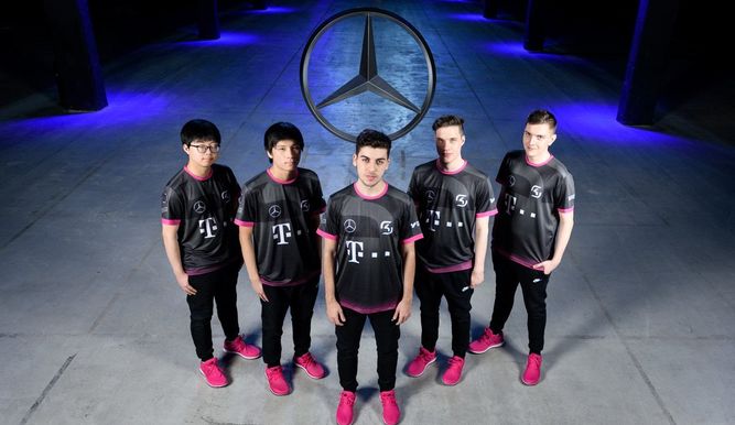 Werlyb y el equipo al completo con su flamante nuevo patrocinador / SK Gaming