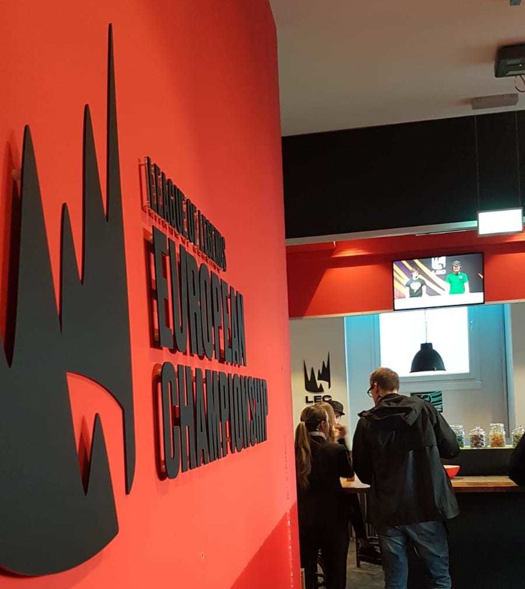 Esta es la entrada al comedor, donde los jugadores reponen fuerzas antes de la jornada