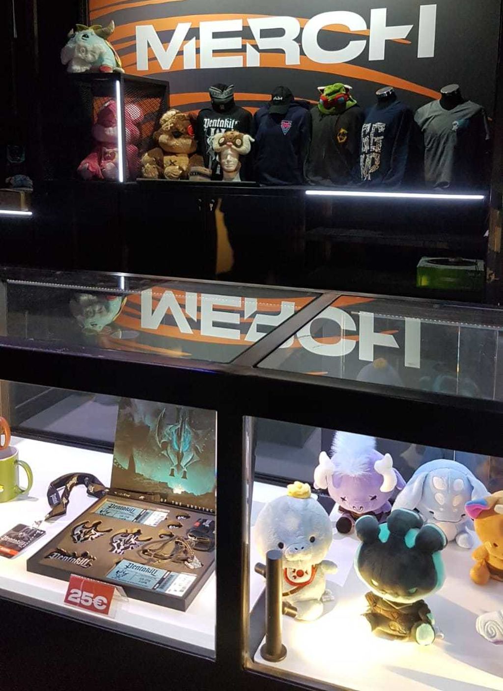 Las tiendas de camisetas y peluches también tienen cabida en los estudios de RIot Games en Berlín