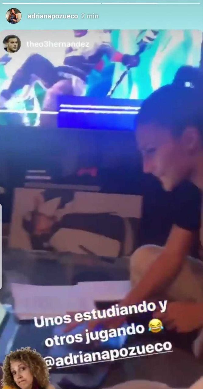 La novia de Theo Hernández estudiando