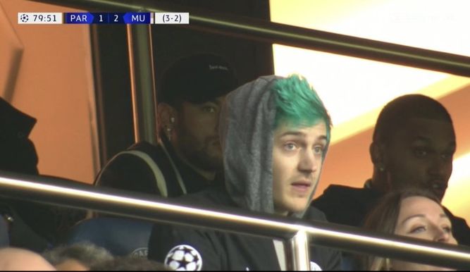 Ninja en el partido del PSG-Manchester United