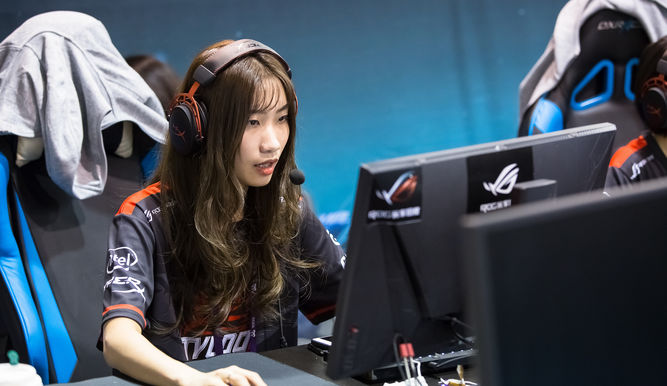Counter-Strike y Hearthstone tienen también torneos femeninos