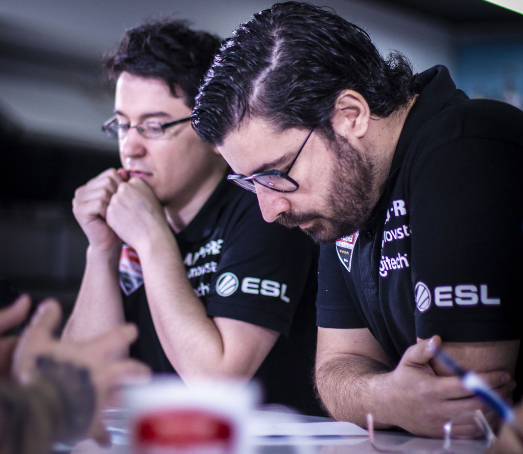 El equipo de comentaristas se prepara para la retransmisión