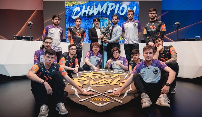 Representantes brasileños de Rift Rivals 2018