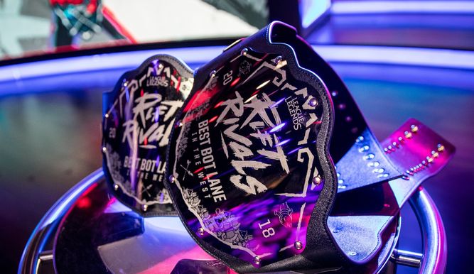 Los cinturones para los ganadores de Rift Rivals