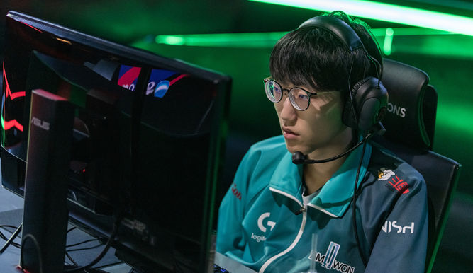 Nuguri partió como 'top laner' titular