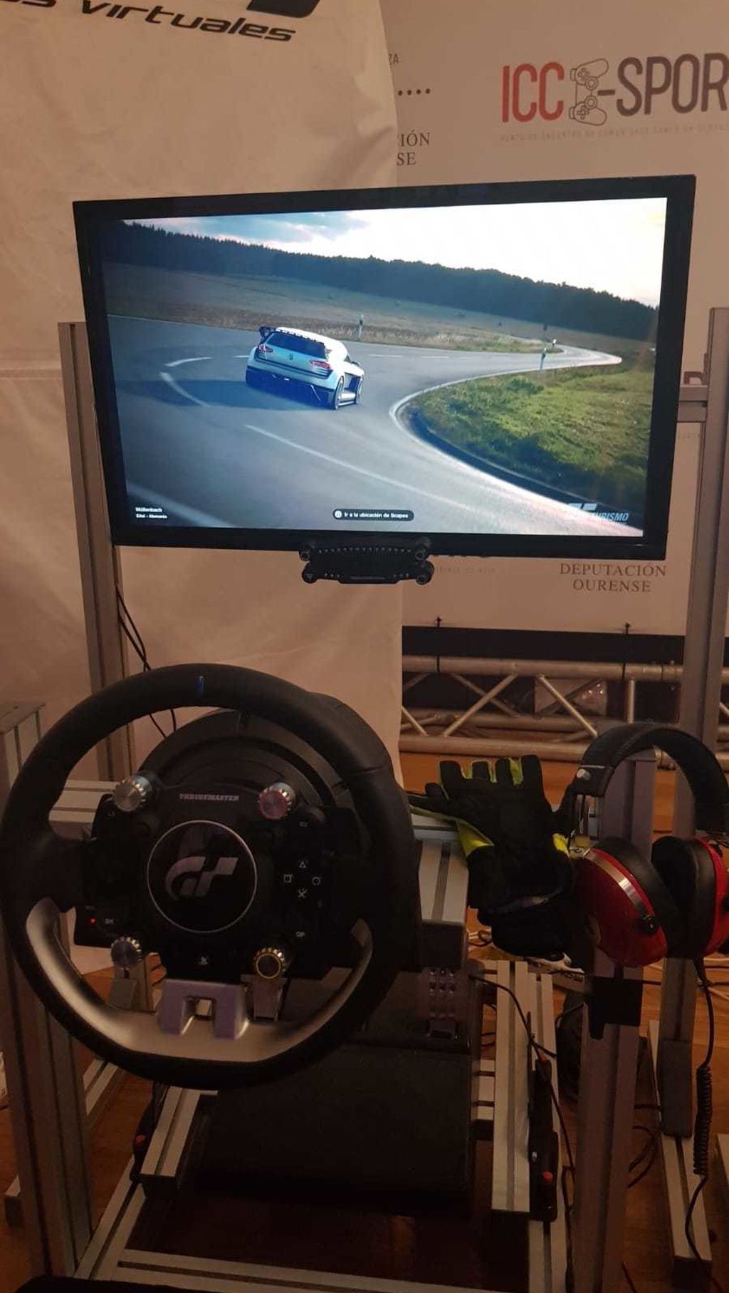 Los cascos y los guantes, elementos imprescindibles para cualquier piloto