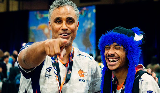 Rick Fox junto a SonicFox, uno de los mejores jugadores del mundo