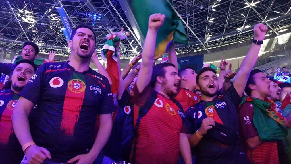 Los aficionados portugueses, celebrando la victoria de los gigantes a Riders