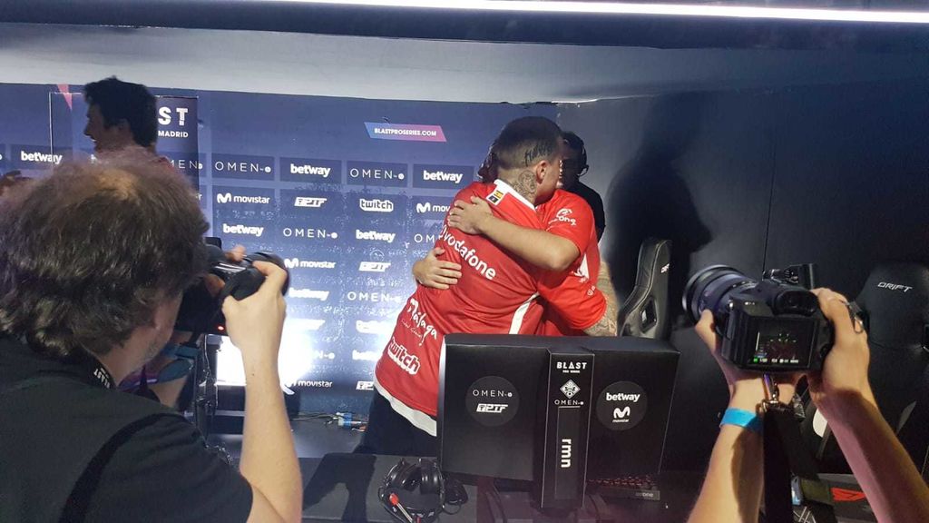 Giants celebrando el pase al cuadro principal de la BLAST Pro Series