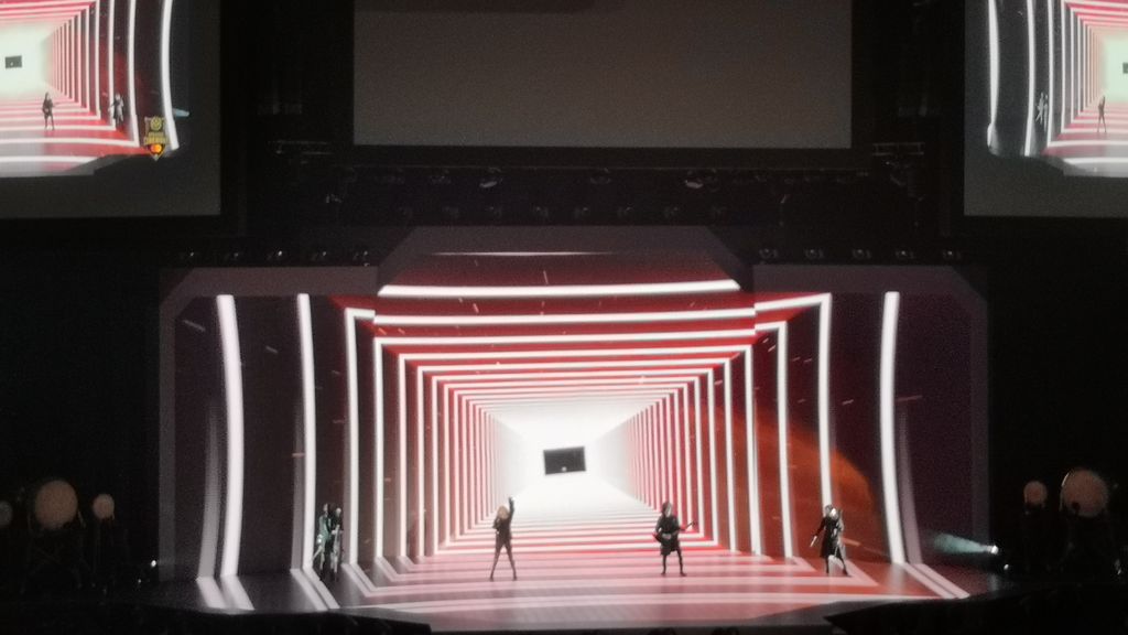 Además de las actuaciones, los juegos de luces fueron protagonistas antes de la gran final