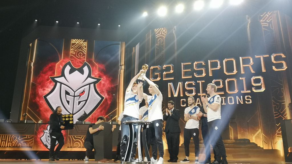 La 'bot lane' de G2 levantando el título