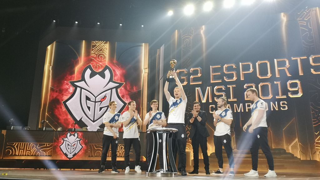 Jankos alzando el trofeo