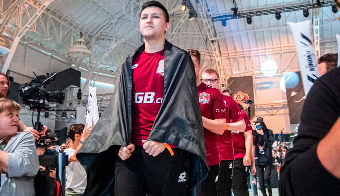 Team Empire subiendo al escenario