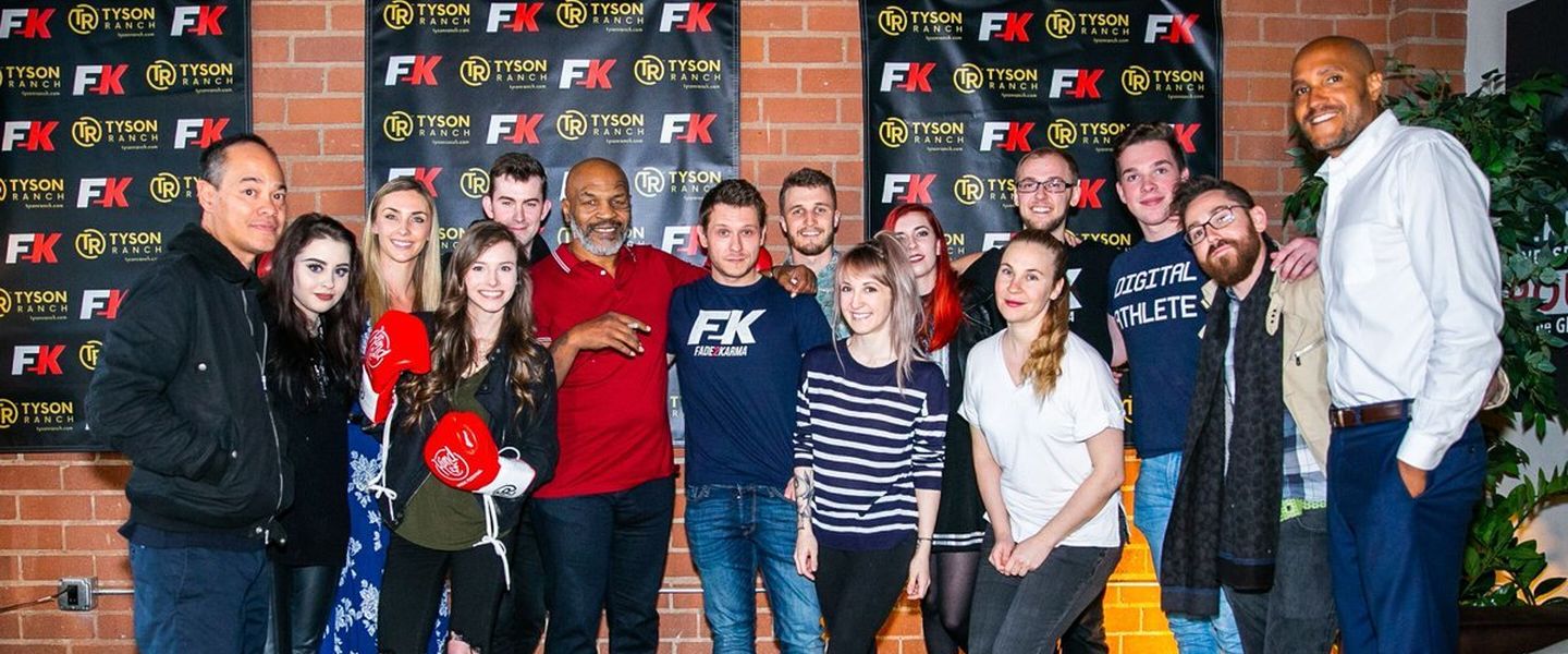 Tyson junto a los miembros de Fade 2 Karma