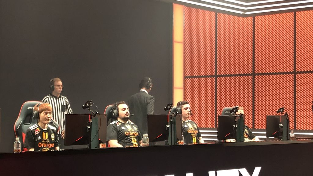Attila y Jiizuke, concentrados antes de empezar