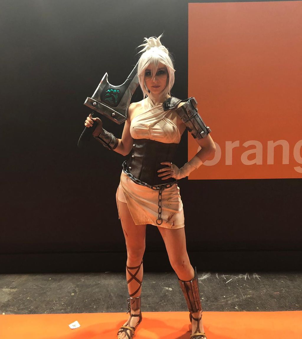 ¿A quién no se le viene a la mente la canción Awaken con este cosplay?