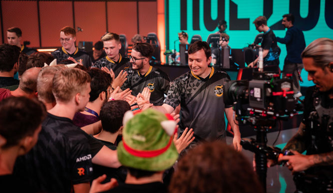 Splyce saluda a los fans tras su tercera victoria