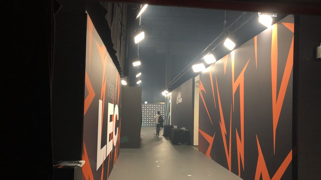 El 'backstage' donde los equipos esperan su turno