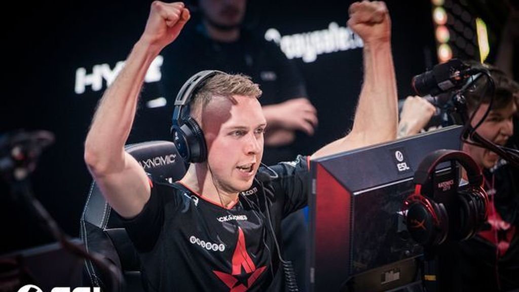 Lukas 'Gla1ve' Rossander